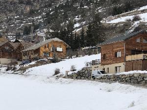 Situé à VARS Saint-Marcellin, beau terrain semi-pentu de…