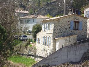 A 50 km de Nice, entre Touët sur Var et Puget-Théniers,…