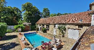 Maison de campagne avec piscine, jardin et orangerie à…